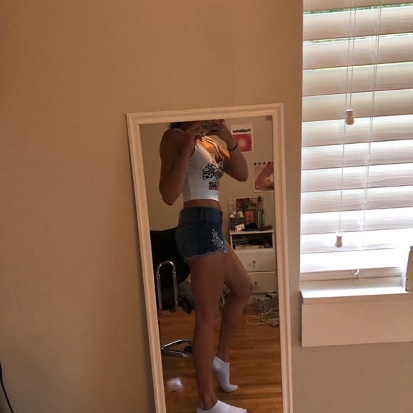 Hollister shorts with floral design size 3 - low rise shorts - Picture 3 of 5